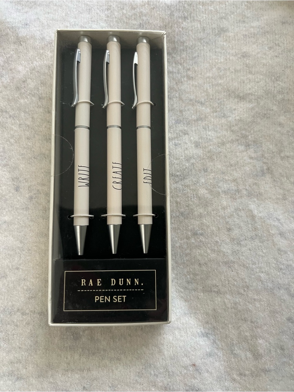 ✅Rae Dunn pen set.